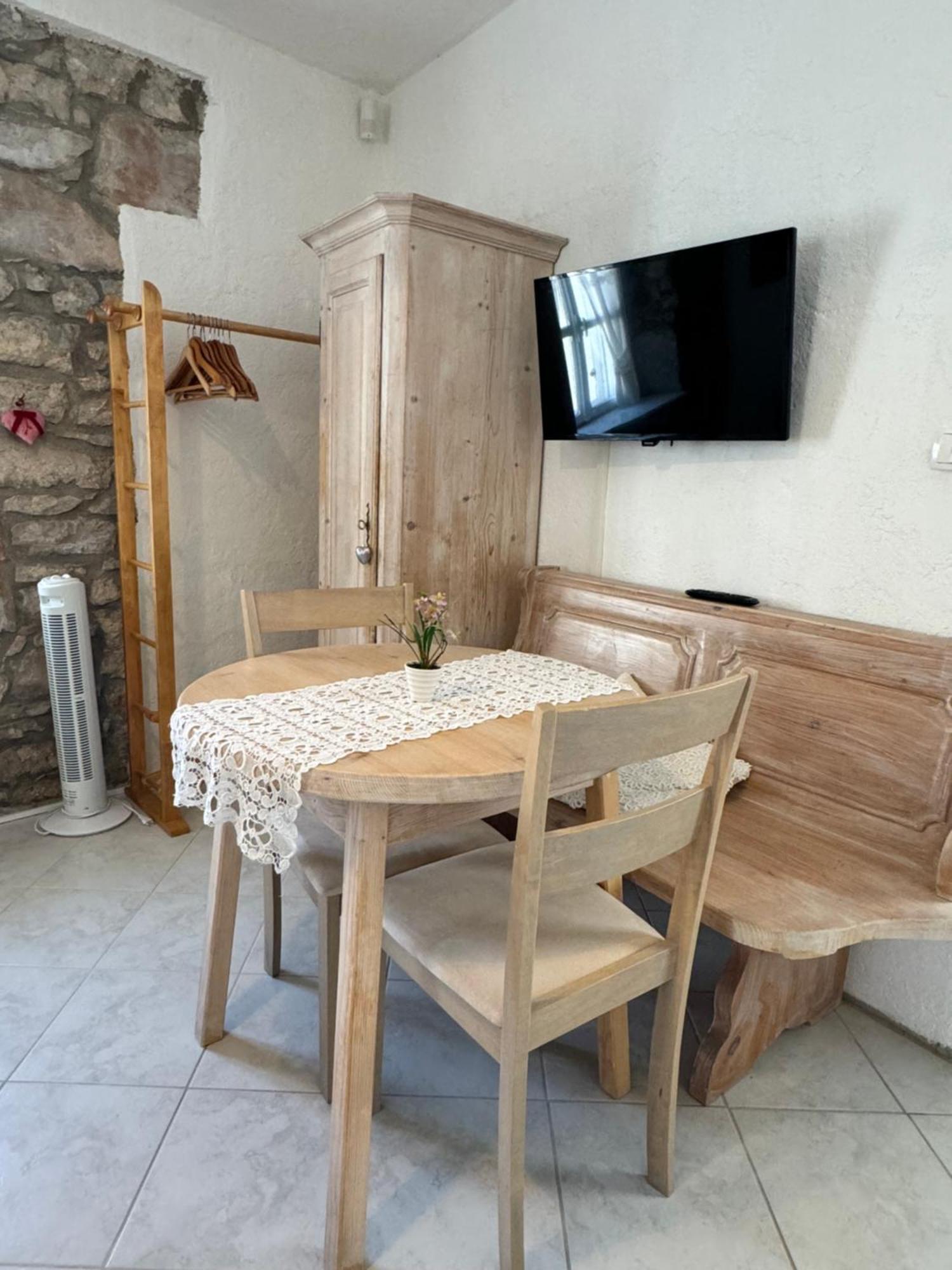 Mediterranes Ferienhaus M. Terrasse Вели-Лошинь Экстерьер фото