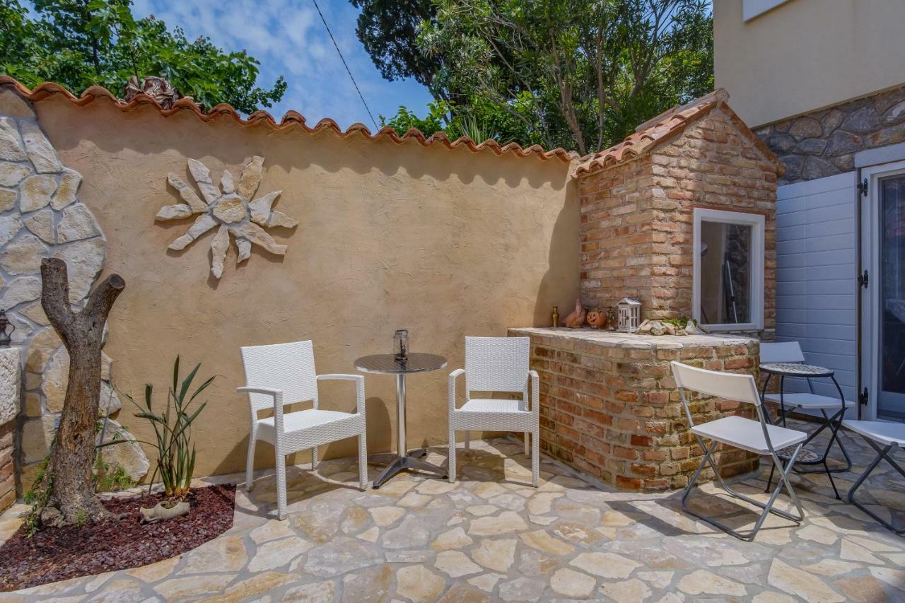 Mediterranes Ferienhaus M. Terrasse Вели-Лошинь Экстерьер фото