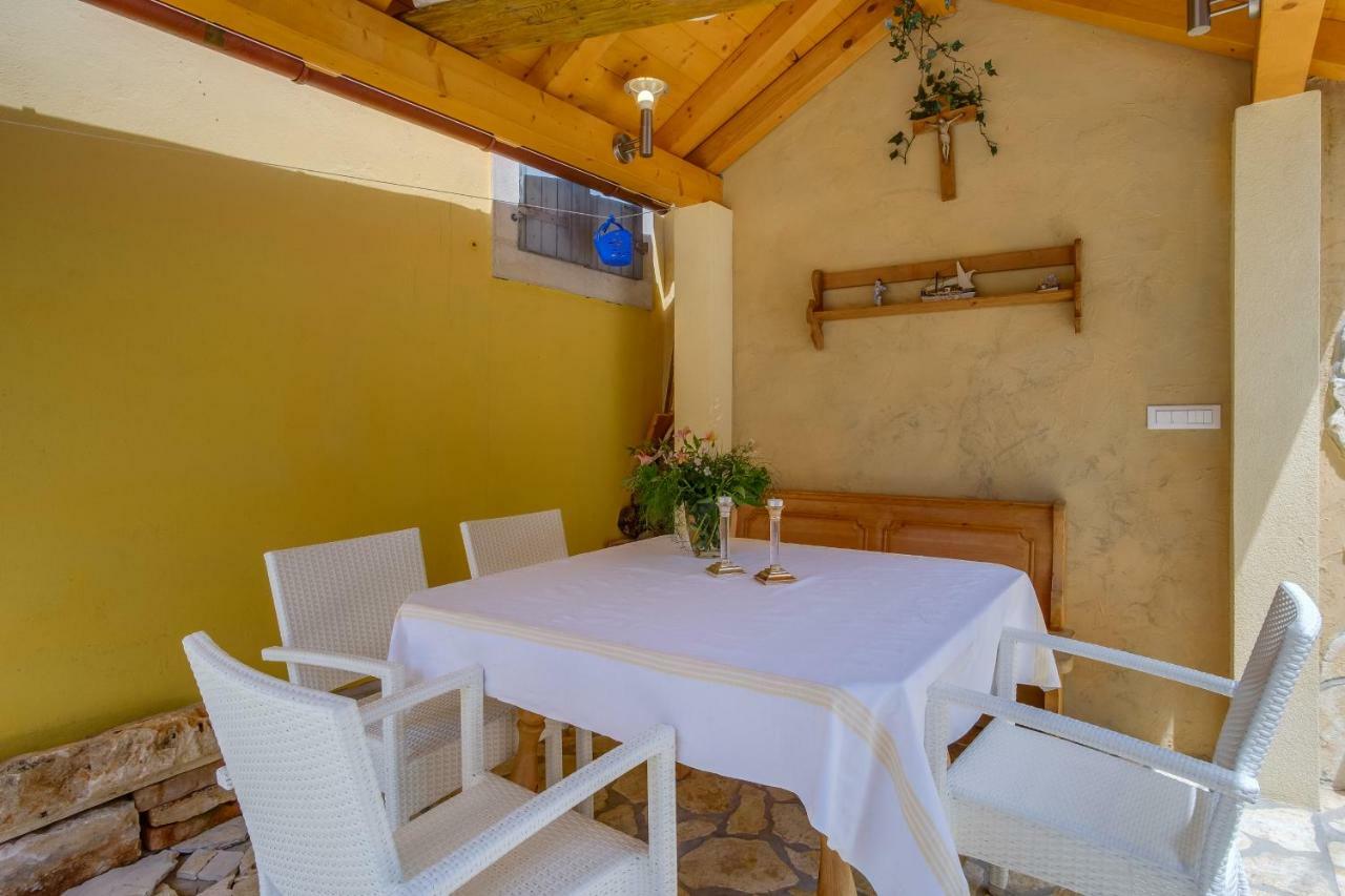 Mediterranes Ferienhaus M. Terrasse Вели-Лошинь Экстерьер фото