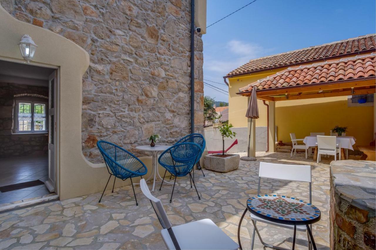 Mediterranes Ferienhaus M. Terrasse Вели-Лошинь Экстерьер фото